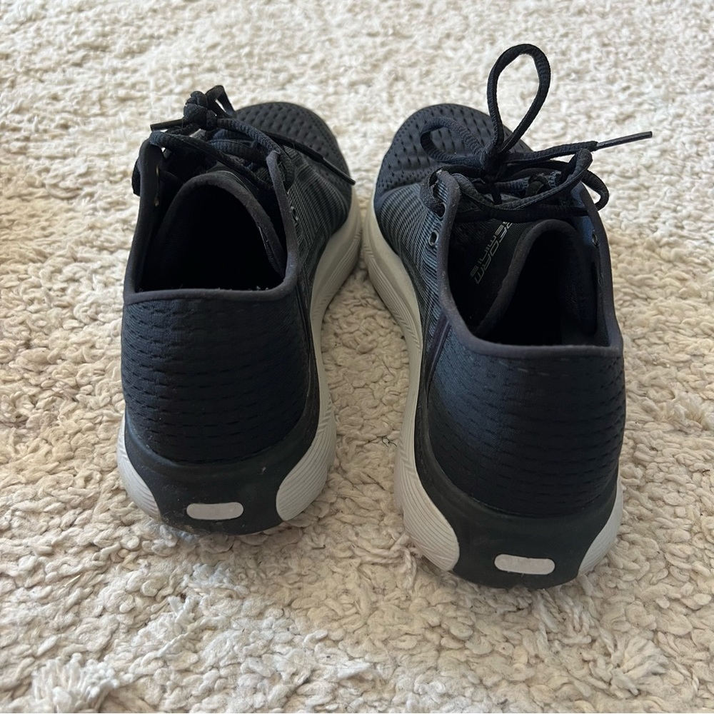 Under Armour Black Running Shoes - Picture 2 of 8